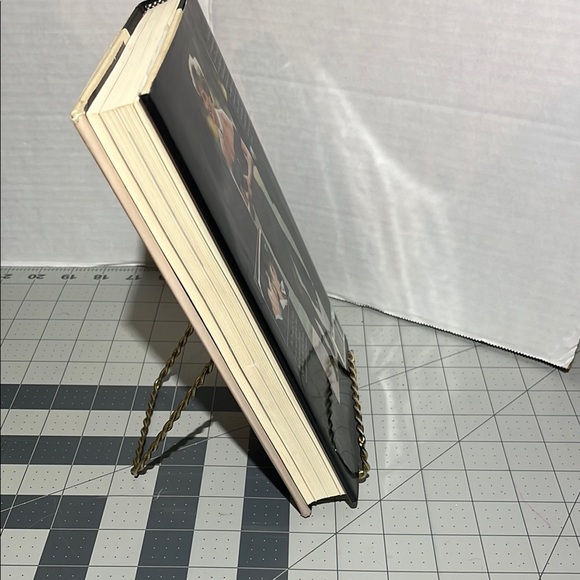 Diana: The Lonely Princess Book - Picture 4 of 7